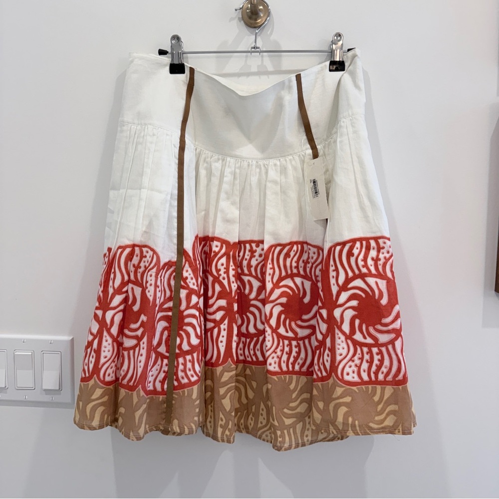 Elegant A-Line Skirt with Red and Brown Accents
